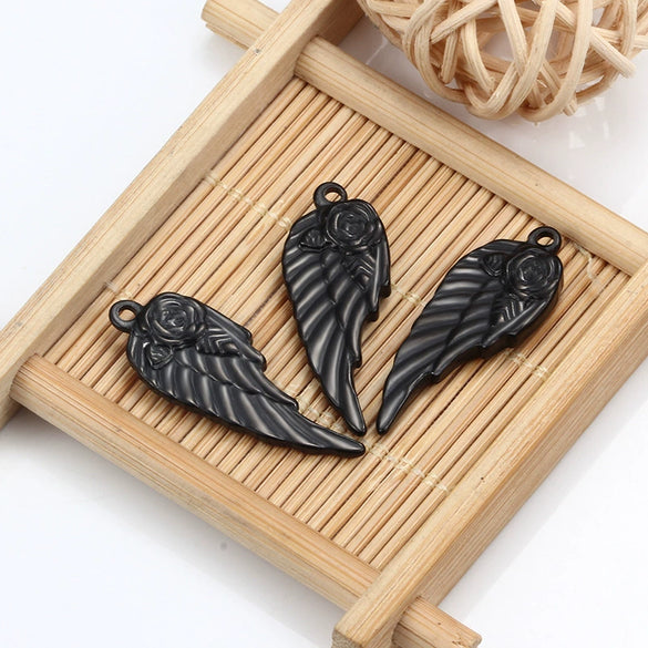 Stainless Steel Wings Pendant Necklace Jewelry Accessories With Vacuum Furnace Plating Gold And Electroplating Design