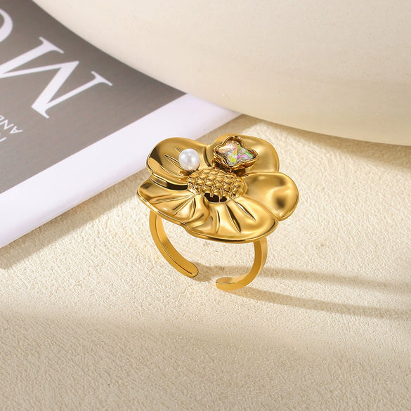 Stainless Steel Wiredrawing Fivepetal Ring With Green Zircon Electroplated Crown And Wave Pattern For Women Light Luxury Retro