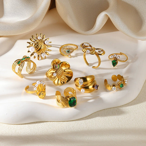 Stainless Steel Wiredrawing Fivepetal Ring With Green Zircon Electroplated Crown And Wave Pattern For Women Light Luxury Retro