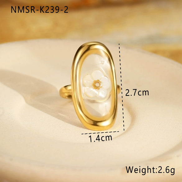 Stainless Steel Women's Ring With Flower Pattern And Electroplating Light Luxury Style