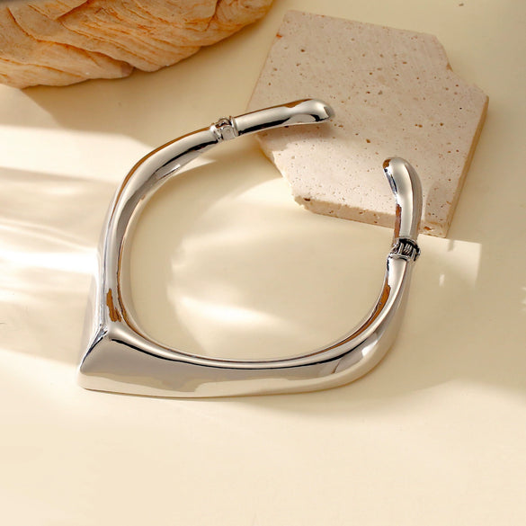 Statement Geometric Curved Horn Choker Necklace In Zinc Alloy Unisex Personality Jewelry