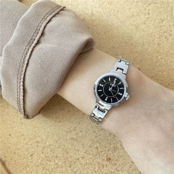 Steel Belt Bracelet Quartz Watch For Women With Alloy Case And Ordinary Glass Mirror Simple Small Dial And Rhinestone Scale Casual Style