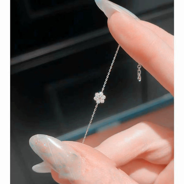 925 Sterling Silver Flower Bracelet For Women With Diamond Treatment And Daisy Design