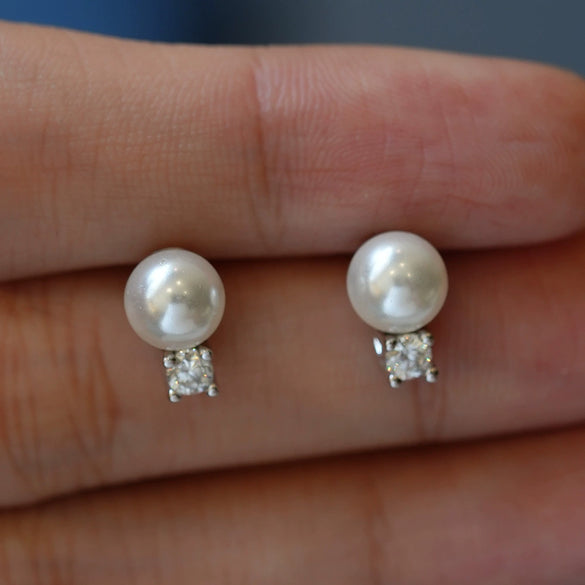 925 Sterling Silver Micropaved Moissanite And Natural Freshwater Pearl Earrings With Flower Pattern