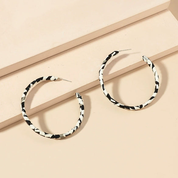 Stylish Black And White Striped Leather C Shaped Earrings Simple Creative Electroplated Statement Earrings
