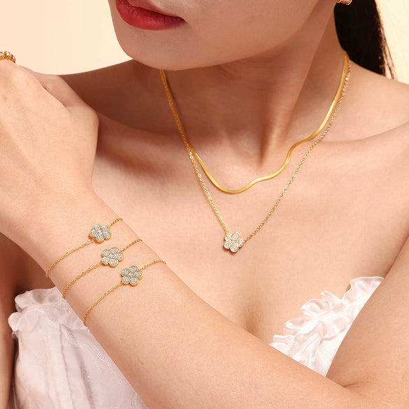 Sweet Fiveleaf Flower Inlaid Zircon Titanium Steel Doublelayer Clavicle Necklace And Bracelet Suit With Pvd Vacuum Plating Color Retention