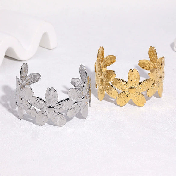 Sweet Floral Stainless Steel Bracelet For Women With Electroplated Finish And Non Fading High End Minimalist Style