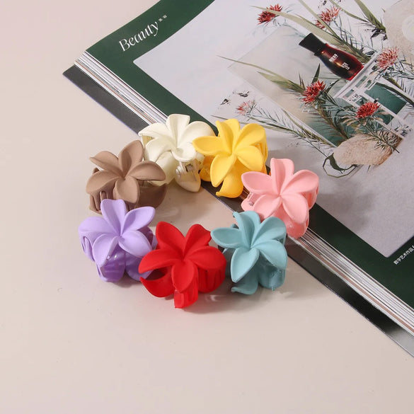 Women'S Sweet Flower Plastic Resin Hair Claws