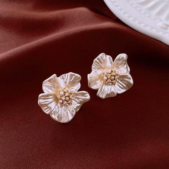 Sweet Fresh Floral Alloy Stud Earrings With Dripping Oil Processing For Women