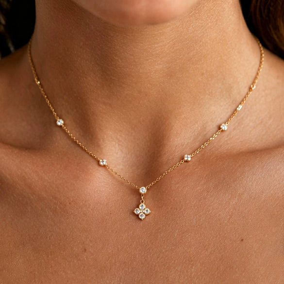 Sweet Stainless Steel Flower Geometric Pendant Necklace With Delicate Plated Collarbone Chain And Lobster Clasp For Women