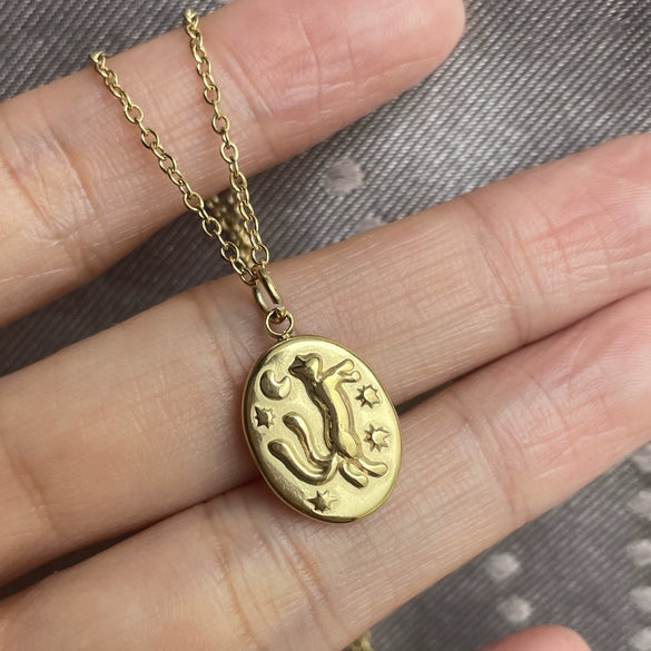 Titanium Steel Bow And Rabbit Element Pet Oval Tarot Necklace With Oil Dripping Pattern Colorpreserving 18K Gold Electroplating