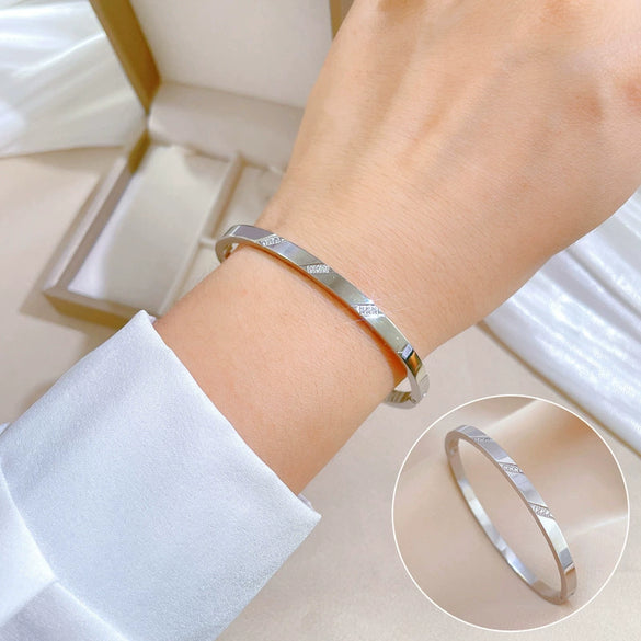 Titanium Steel Bracelet Retro Fashion Electroplated Jewelry With Cross Design