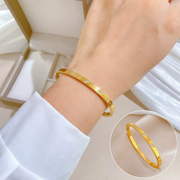 Titanium Steel Bracelet Retro Fashion Electroplated Jewelry With Cross Design