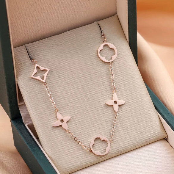 Titanium Steel Clavicle Necklace For Women Electroplated Light Luxury Exquisite Niche Allmatch