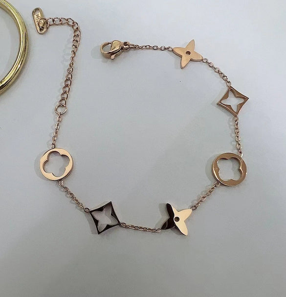 Titanium Steel Clavicle Necklace For Women Electroplated Light Luxury Exquisite Niche Allmatch