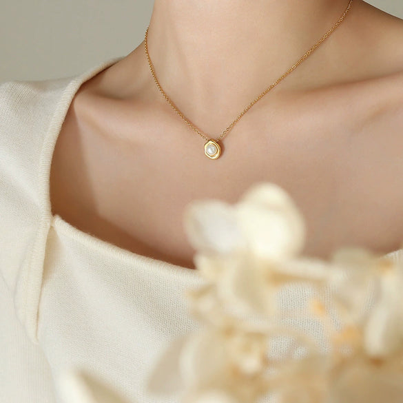 316L Stainless Steel Clavicle Necklace With Shell Pearl Elegant Geometric Design 18K Gold Plated
