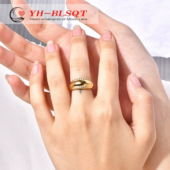 Titanium Steel Croissant Ring With Threaded Edge Geometric Design And Electroplating