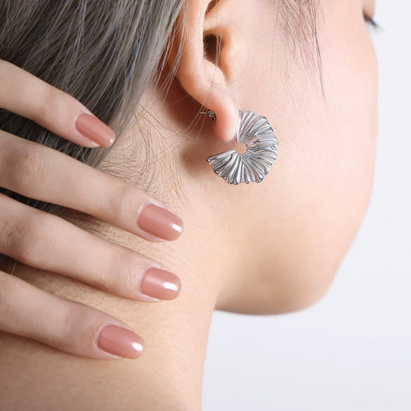 Titanium Steel Cshaped Retro Hollow Earrings With Geometric Design And Electroplating Treatment