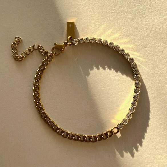 Titanium Steel Cuban Chain Multilayer Stacked With Geometric Pattern And Furnace Vacuum Plated 18K Gold Color Preservation And Diamond Design