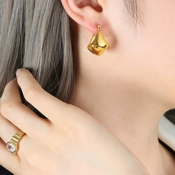 Titanium Steel Electroplated 18K Gold Retro Geometric U Shaped Women's Earrings