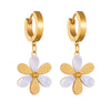 Titanium Steel Flat Snake Chain Daisy Flower Pendant Necklace For Women With Geometric Pattern