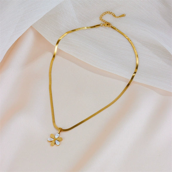 Titanium Steel Flat Snake Chain Daisy Flower Pendant Necklace For Women With Geometric Pattern
