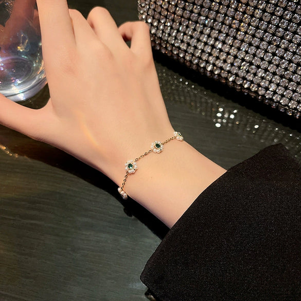 Titanium Steel Flower Diamond Women's Retro Bracelet