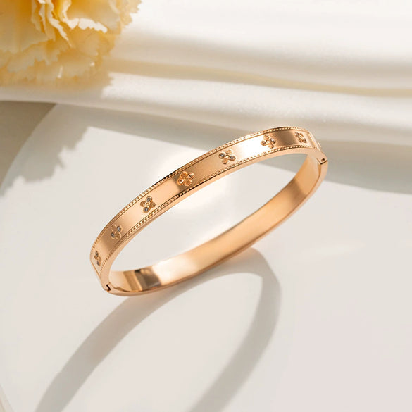 Titanium Steel Fourleaf Clover Electroplated Women's Light Luxury Minimalist Bracelet