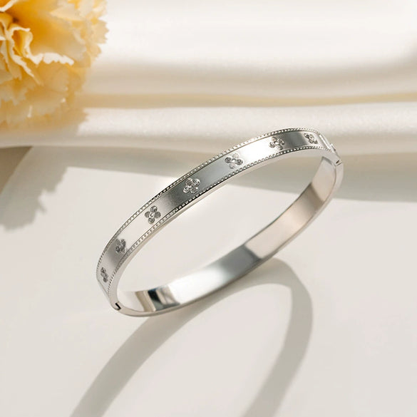 Titanium Steel Fourleaf Clover Electroplated Women's Light Luxury Minimalist Bracelet