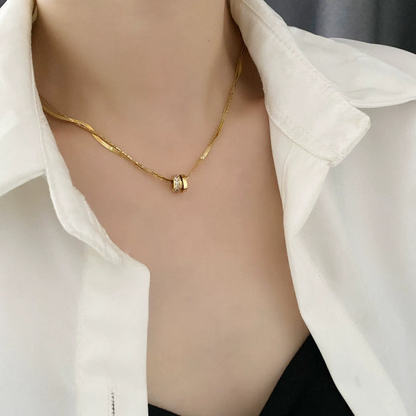 Titanium Steel Geometric Clavicle Chain Necklace For Women With Electroplating And Water Wave Chain Style