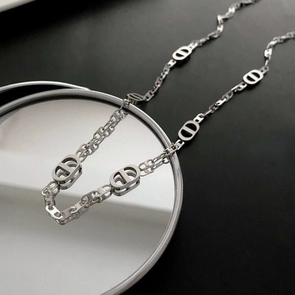 Titanium Steel Geometric Light Luxury Retro Women's Necklace With Electroplating