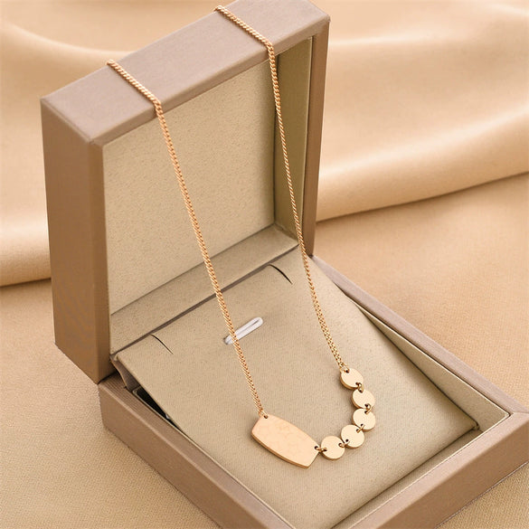 Titanium Steel Geometric Round Women's Necklace With Electroplating And Light Luxury Style
