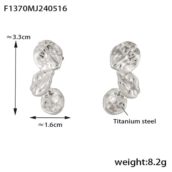 316L Stainless Steel Goldplated Women's Earrings With Geometric Hammer Pattern And Irregular Petal Stitching Design