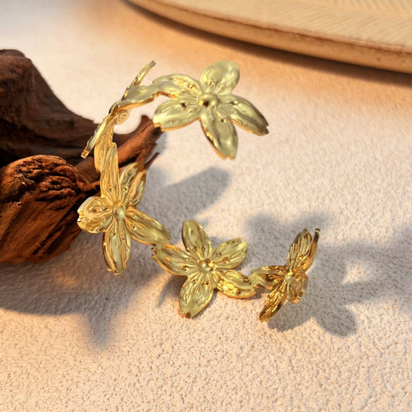 Titanium Steel Heart Shape Natural Style Electroplated Bracelet