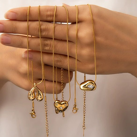 Titanium Steel Heart Shaped Necklace With 18K Gold Plated Electroplating For Women Snake Bone Chain