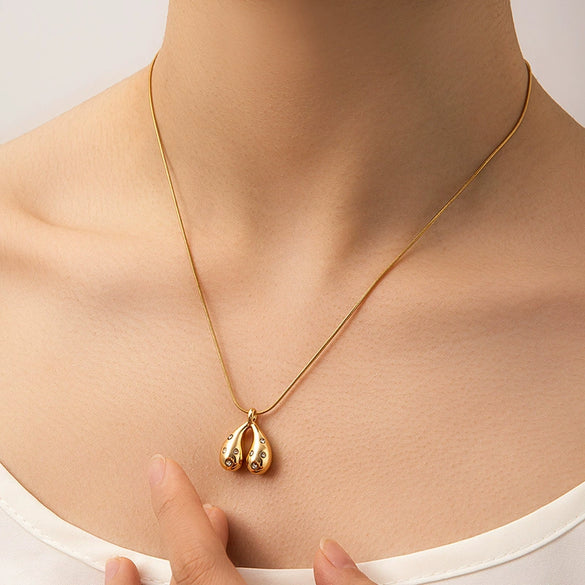 Titanium Steel Heart Shaped Necklace With 18K Gold Plated Electroplating For Women Snake Bone Chain