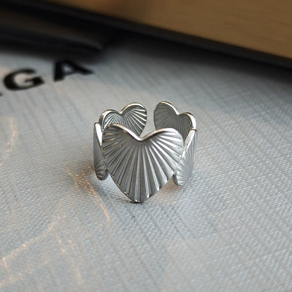 Titanium Steel Heart Shaped Ring With Electroplating Fashion And Exquisite