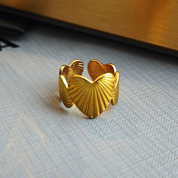 Titanium Steel Heart Shaped Ring With Electroplating Fashion And Exquisite