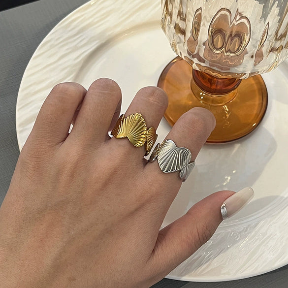Titanium Steel Heart Shaped Ring With Electroplating Fashion And Exquisite
