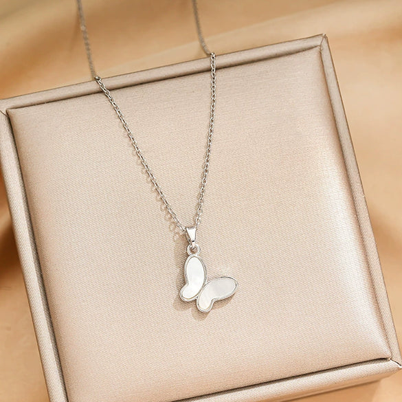 Titanium Steel Insect Pattern Women's Fashion Elegant Clavicle Necklace With Copper Pendant And Electroplating Treatment