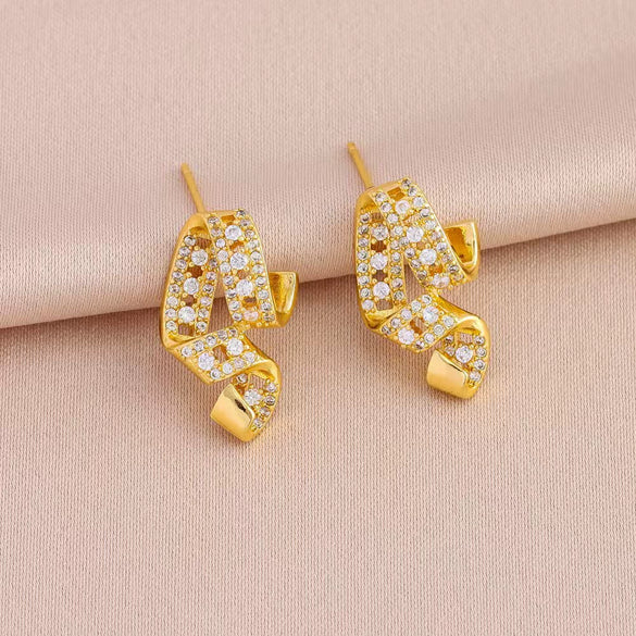 Titanium Steel Jewelry For Women With Zircon Gemstone Pendant Electroplated O Word Chain Simple Design