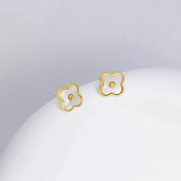 Titanium Steel Jewelry With Shell And Four Leaf Clover Pendant And Flower Pattern Electroplated Mixed Gemstone Setting O Word Chain