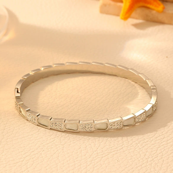 Titanium Steel Light Luxury Bracelet With White Shellfish Diamond Buckle And Electroplating Treatment