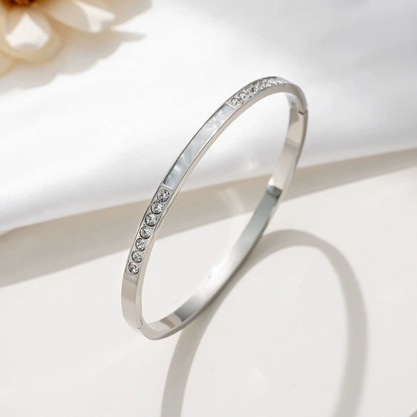 Titanium Steel Minimalist Polishing Women's Dot Diamond Bracelet