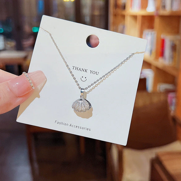 Titanium Steel Necklace Light Luxury Geometric Shell Pendant Fashion Accessories