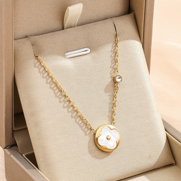 Titanium Steel Necklace With Round Inlaid Shell Four Leaf Clover Pendant For Women Electroplated O Chain Non Fading