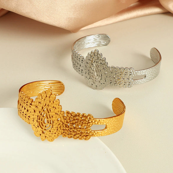 316L Stainless Steel Retro Floral Hollow Wide Bracelet With Heavy Metal Pattern And Golden Butterfly Life Tree Design Electroplated