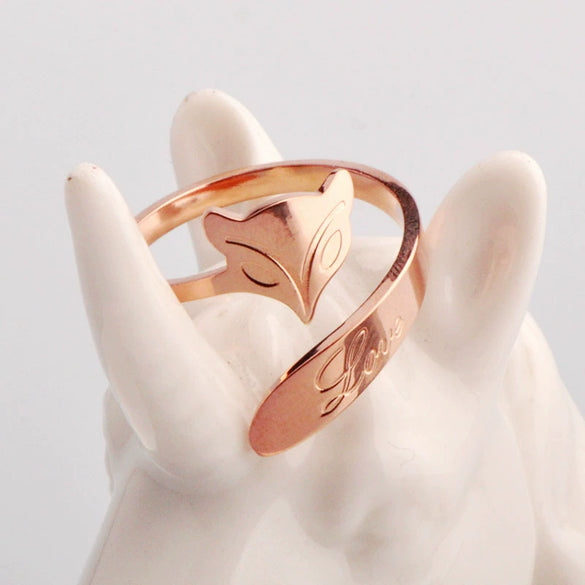 Titanium Steel Rhombus Fox Ring For Women With 18K Rose Gold Electroplating