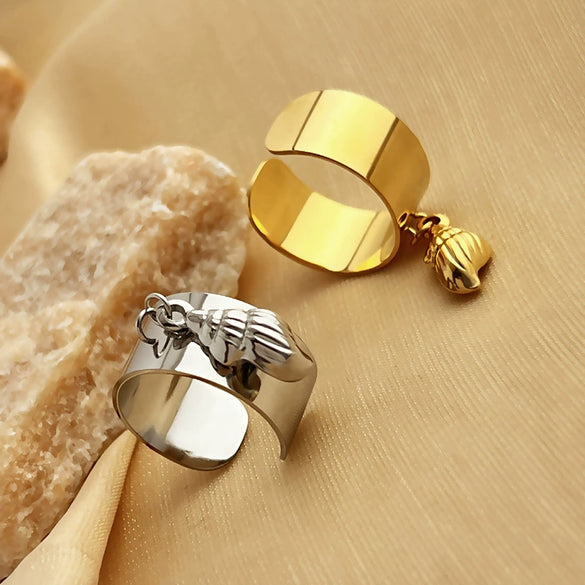 Titanium Steel Ring Plated With 18K Gold Heart Pendant Natural Style Jewelry