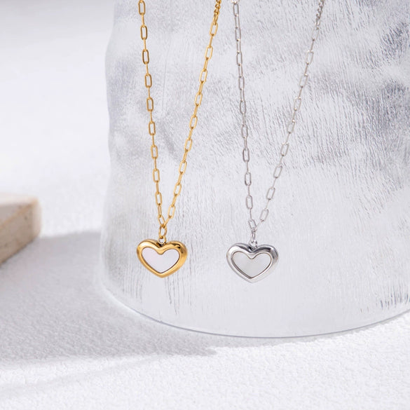 Titanium Steel Shell Love Heart Pendant Clavicle Chain With Electroplating For Women Light Luxury High End Niche Simple Cold Style All Match